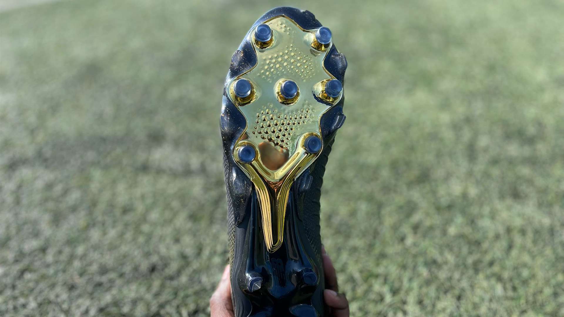 的是他背后 的是他背后